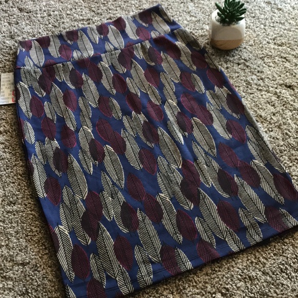 NWT! LuLaRoe leaf 🍃 🍂 print pencil style skirt - Picture 4 of 4